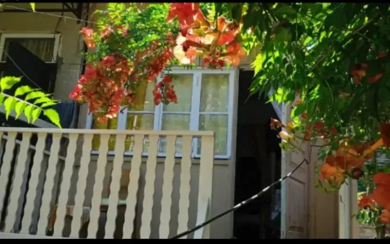 Часть дома у реки
