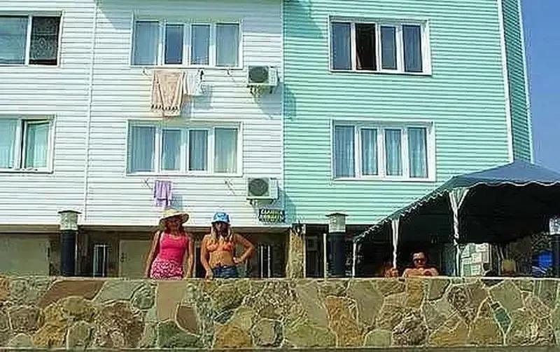 Эллинг «Веста» на берегу моря