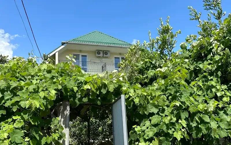 Частный дом «Лужайка»