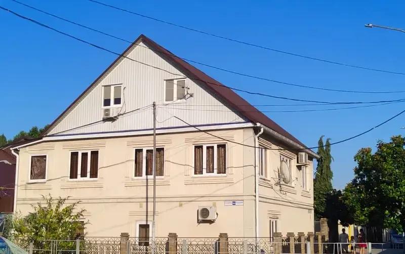 Дом под ключ в центре для семьи или 9−11 человек