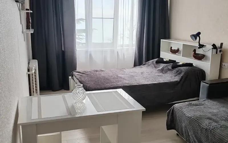 Комната с видом на море