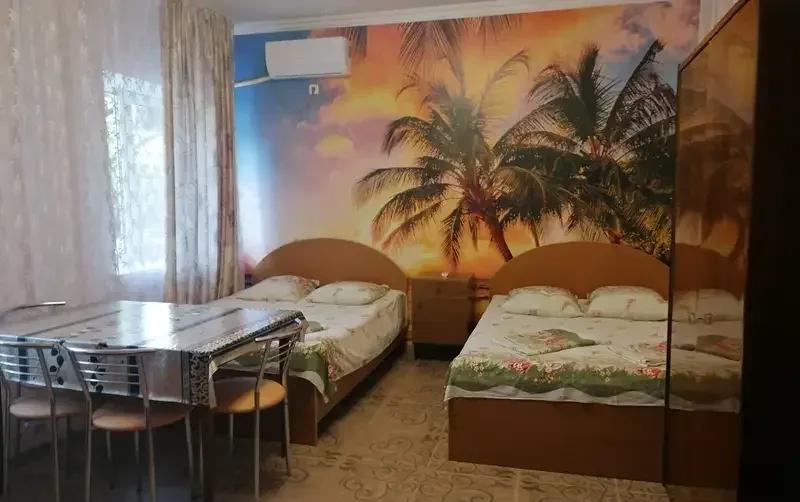 Комната у моря на Садовой