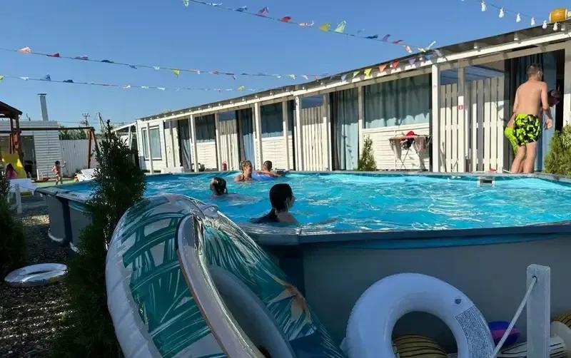 Домики с бассейном «На море и точка» — фото 4
