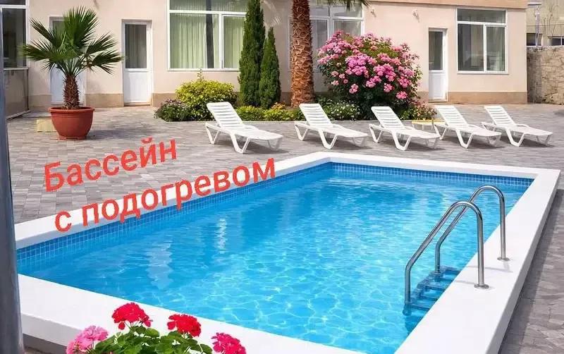 Дом с бассейном «Вирола»