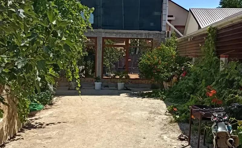 Коттедж с отдельным двором